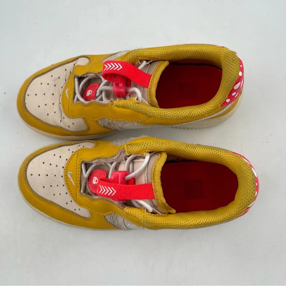 Nike Kids Air Force One Toggle SE -SZ 1.5 Youth- Mushroom Sneakers DQ0365-700